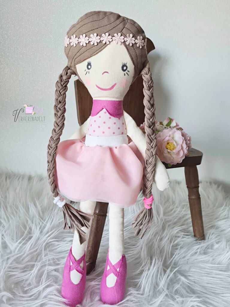 Probenähen Stoffpuppe, Stoffpuppe "Anneli", Dear cousin dolls, Mamsell Su, cloth doll, test sewing, doll sewing pattern, doll pattern, Schnittmuster und Nähanleitung, pdf-Schnittmuster, Stoffpuppe selber nähen, Verherznadelt