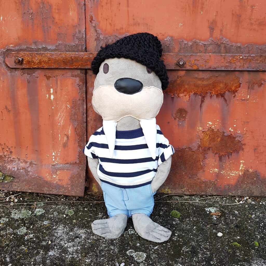 Personalisierte Puppe, Personalisierte Stoffpuppe, doll on demand, individual doll, individuelle Puppe, Stoffpuppe nach Zeichnung, Stoffpuppe nach Foto, Mamsell Su, Stoffpuppe Walross, seal doll, Robbe, walrus doll