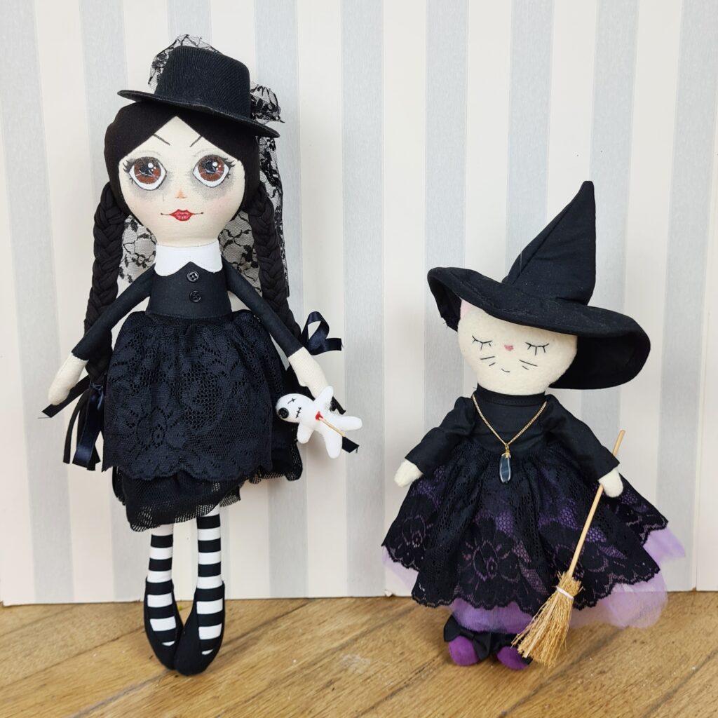 Wednesday doll, witch doll, Halloween doll, Hexe Stoffpuppe, Halloween Stoffpuppe, Gothic doll, Gothic Stoffpuppe, peronalisierte Stoffpuppe, individuelle Stoffpuppe, Mamsell Su, dolls and pattern